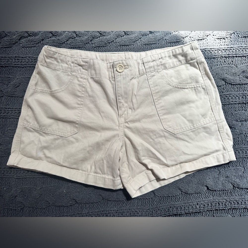 GAP Cream Cotton Casual Shorts with Front Patch Pockets (Women's, Size 8)